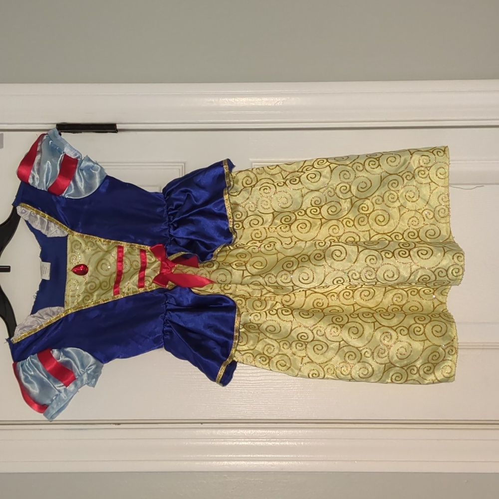 Disneys snow white dress